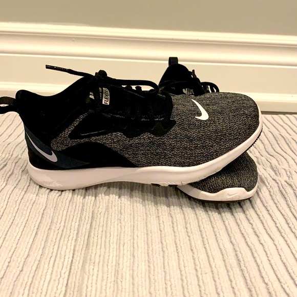 Nike Women’s Flex TR 9 -Blk ,White and Grey Size 6 - Picture 1 of 1